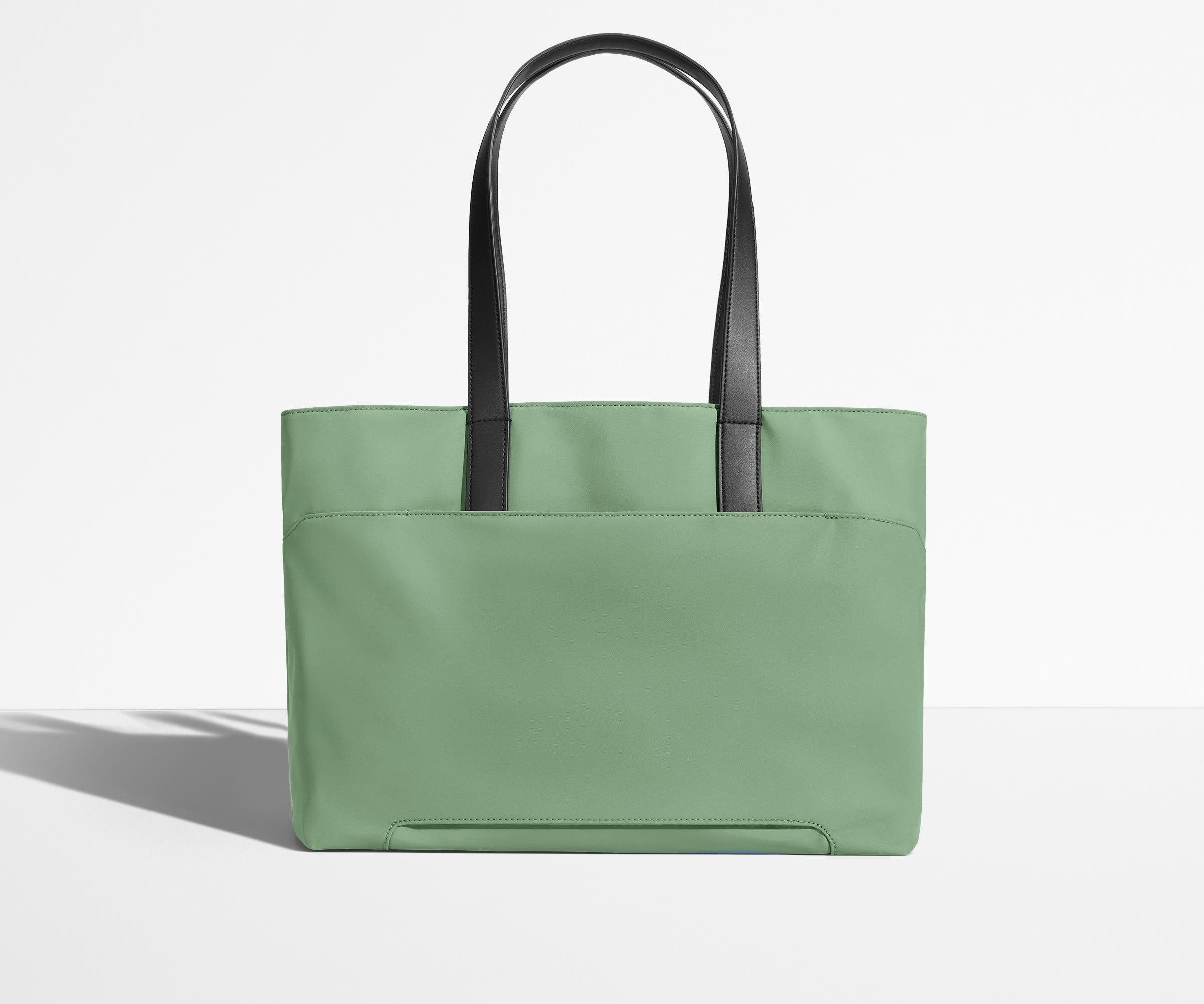 Trolley sleeve on the bag of the Everywhere Tote