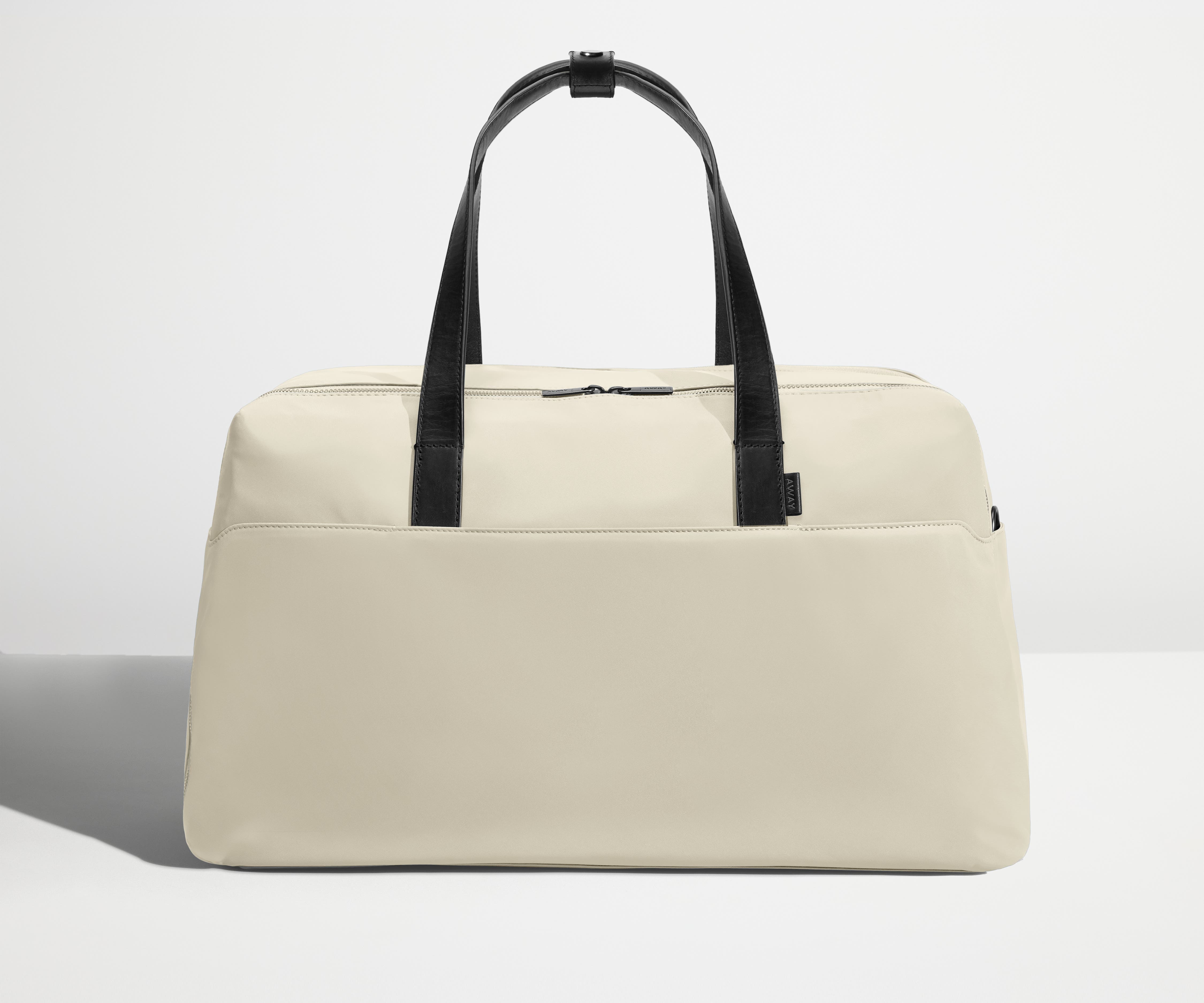 away travel duffel bag Away Weekender in Salt White