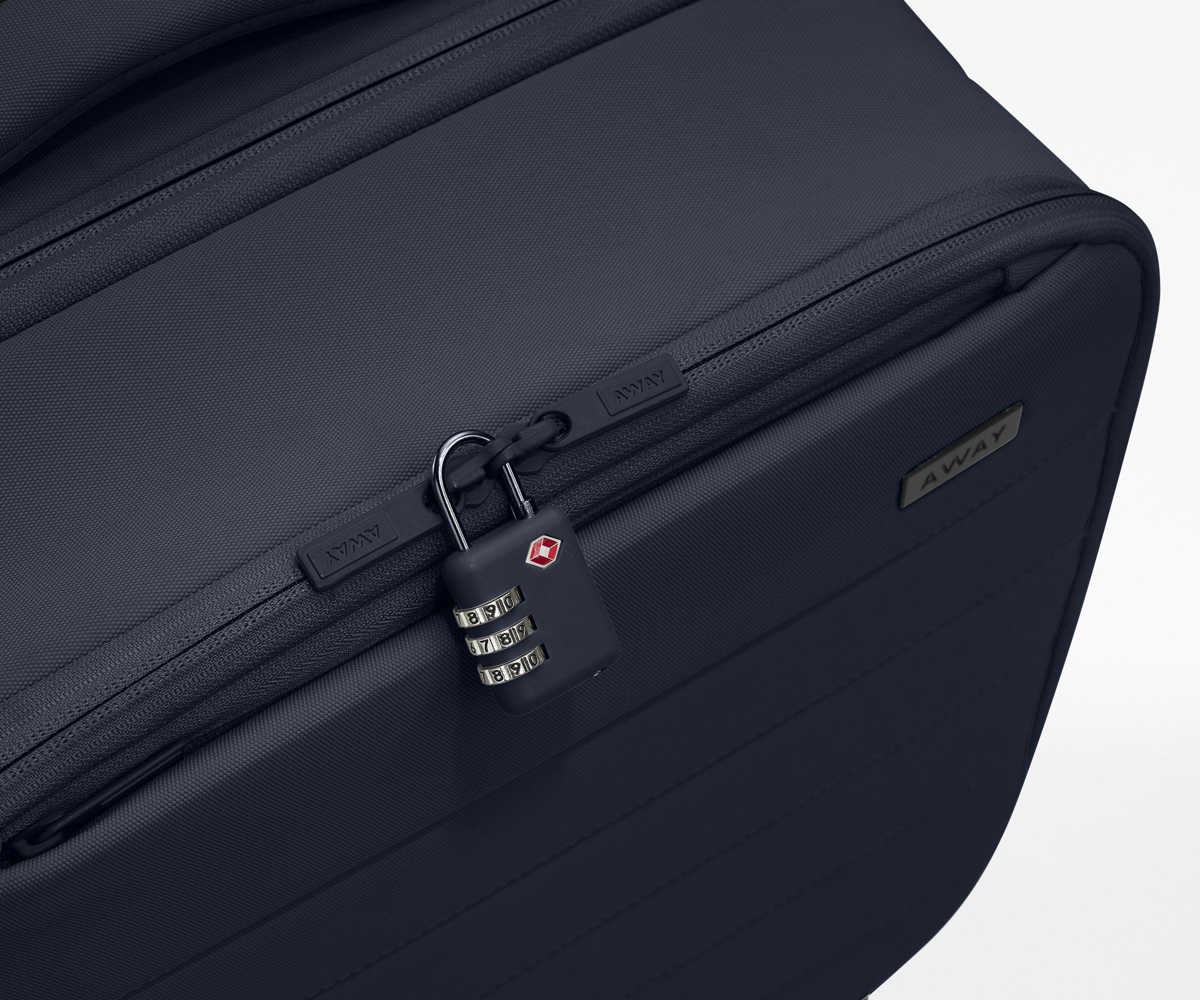 //
Our TSA-accepted color-matching padlock keeps everything safe and secure.