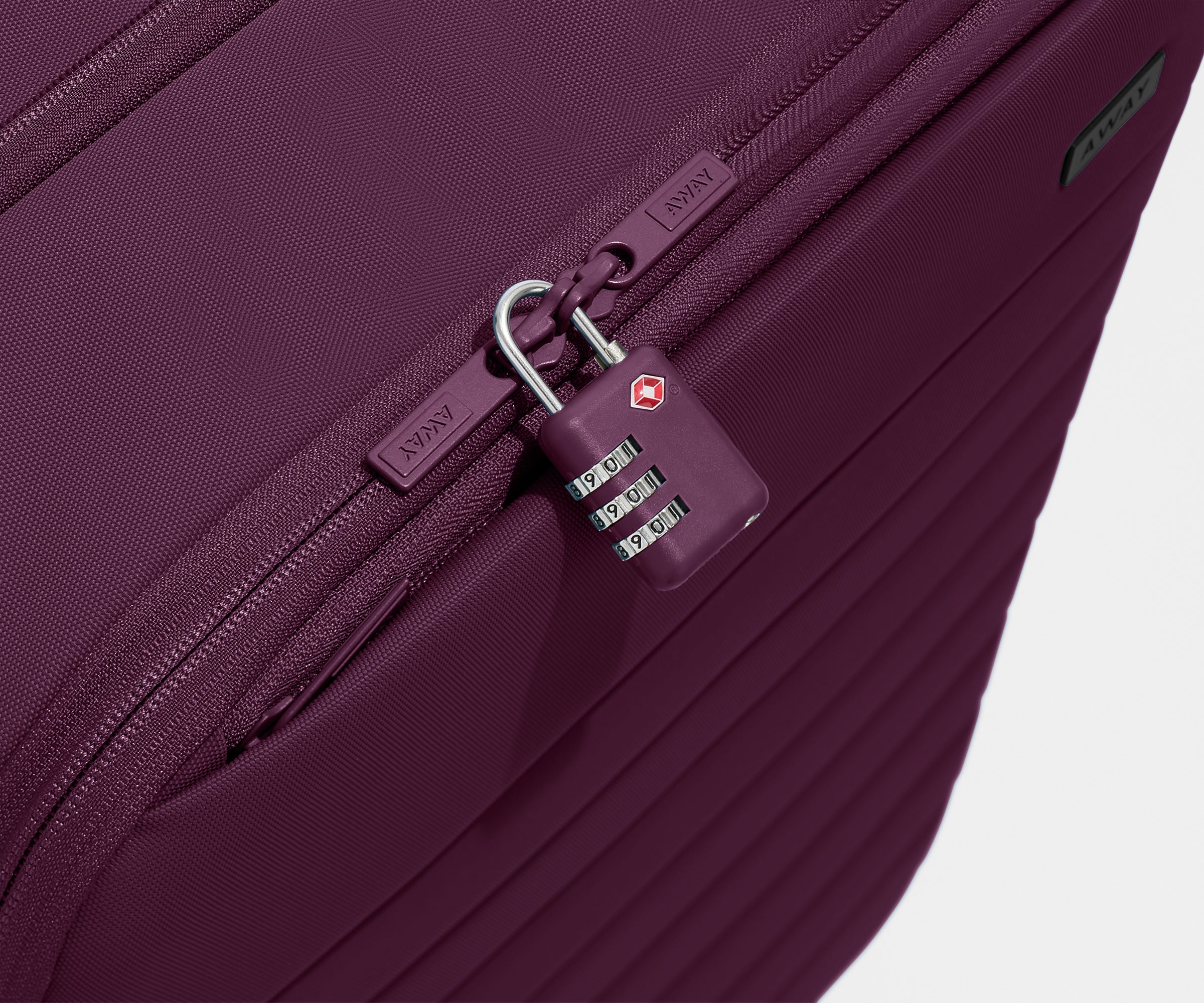//
Our TSA-accepted color-matching padlock keeps everything safe and secure.