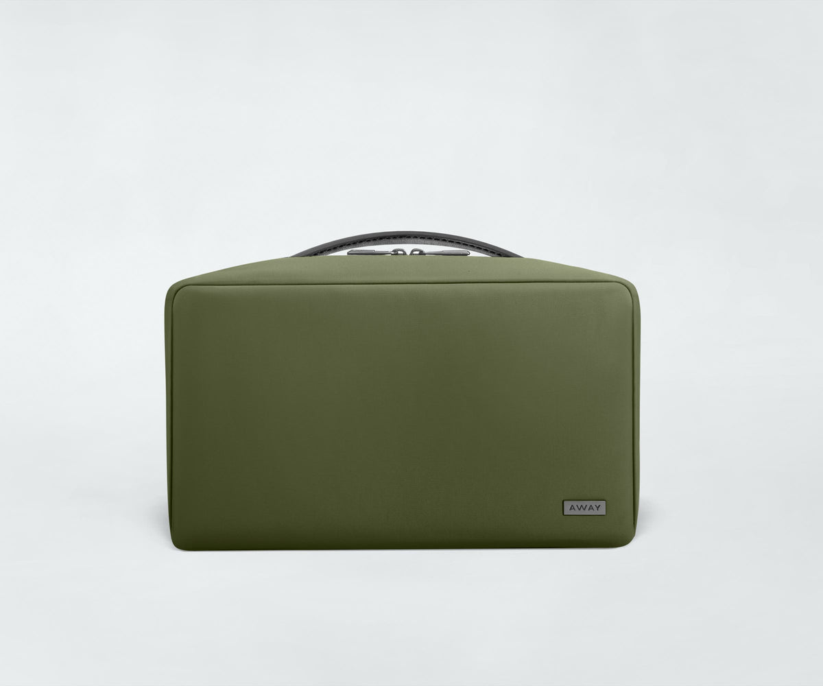 The Large Toiletry Bag in Coast Blue The Large Toiletry Bag in Coast Blue