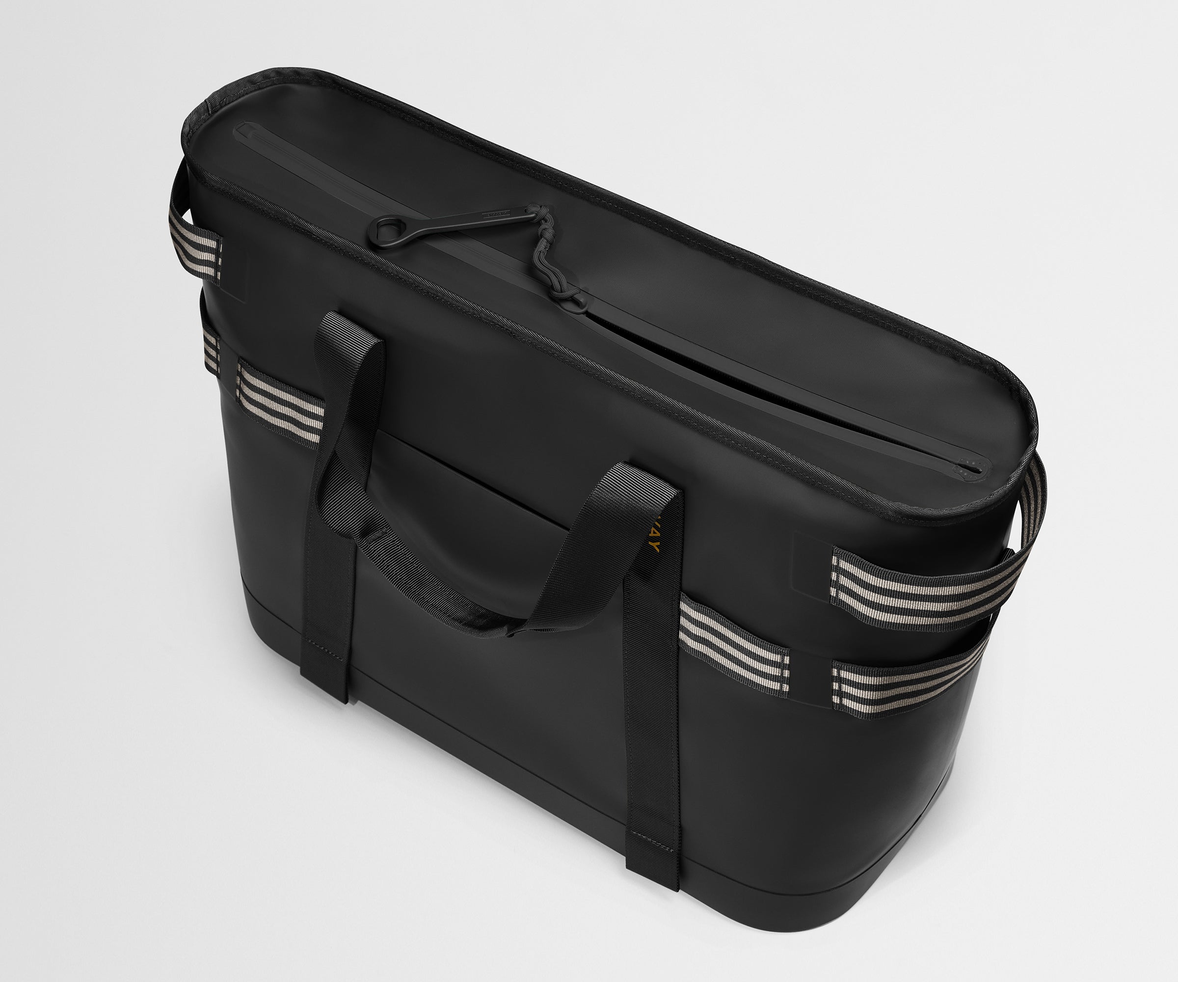 その他 CLUBHAUS Highballers CoolerBag Black Insulated Cooler Tote in Jet Black Leakproof 9-Hour Cooling | Away