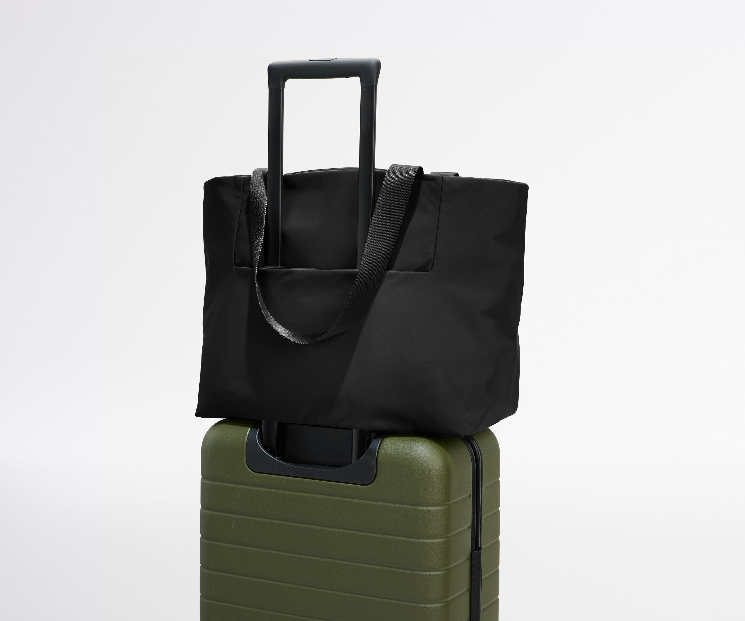 【AWAY】Large Featherlight Tote Lightweight Tote Bags: Olive Green | Away