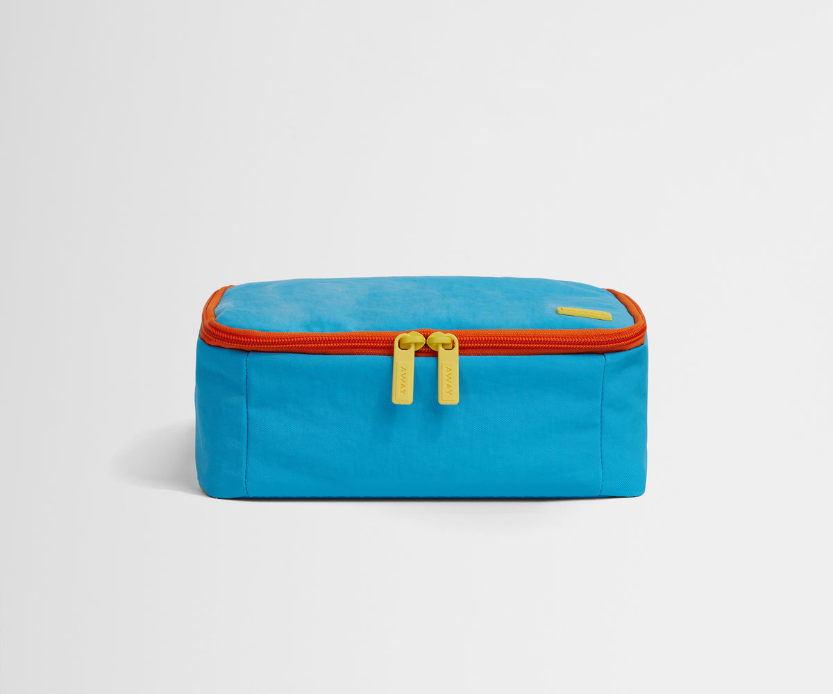 Front product view of the Kids Lunch Box in Splash Blue