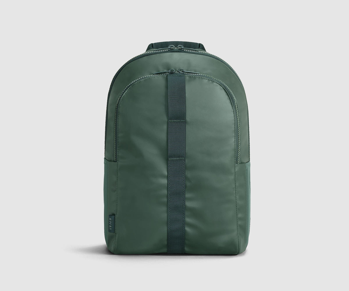 Front view of the Active Backpack 26L and the front webbing loops