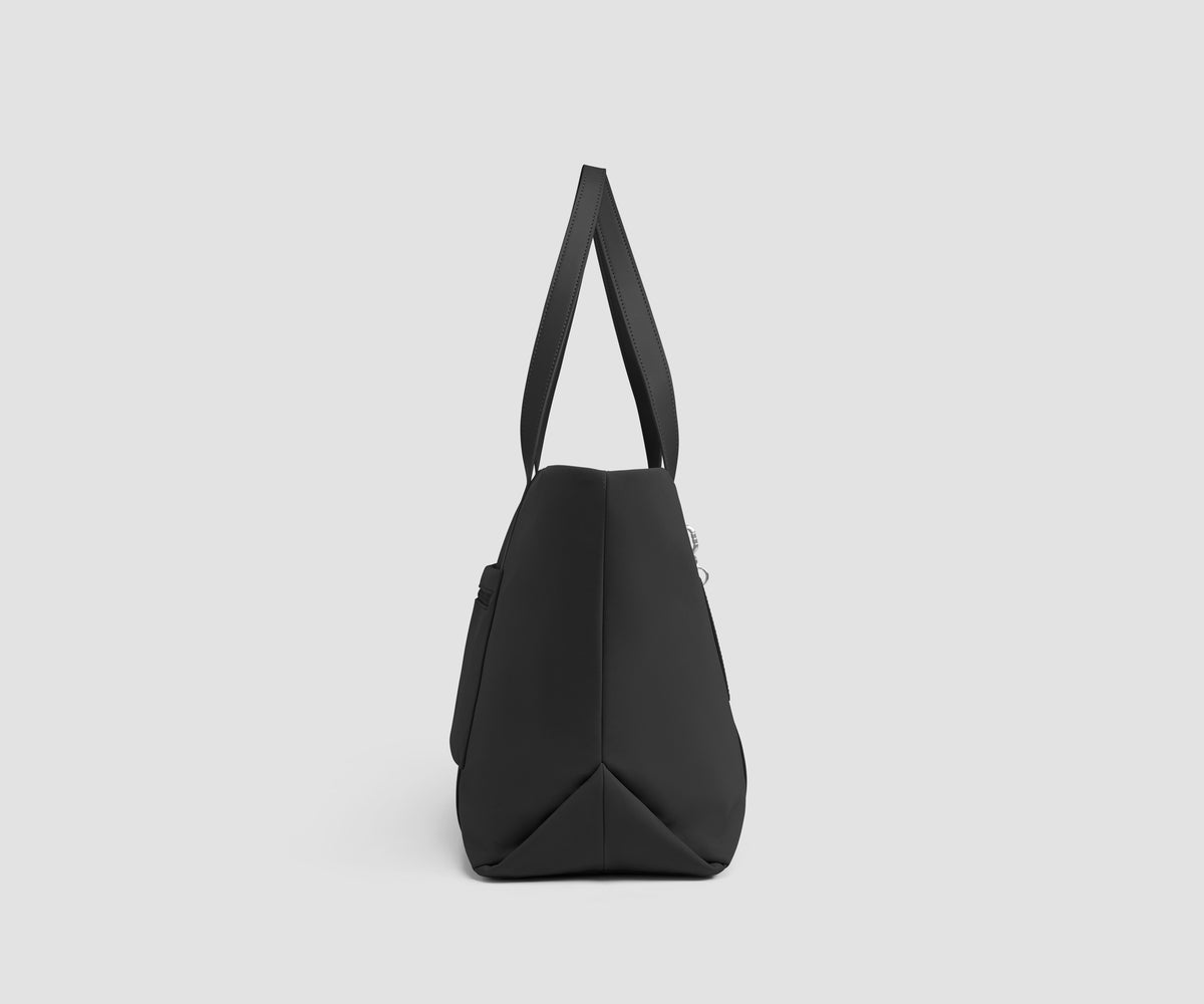 Signature Tote in Jet Black