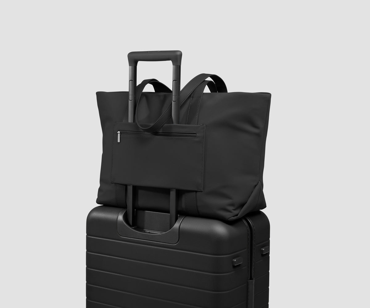 Signature Tote in Jet Black