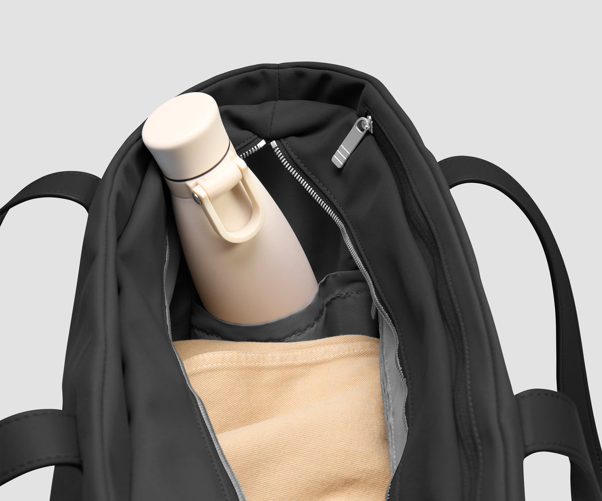 Signature Tote in Jet Black