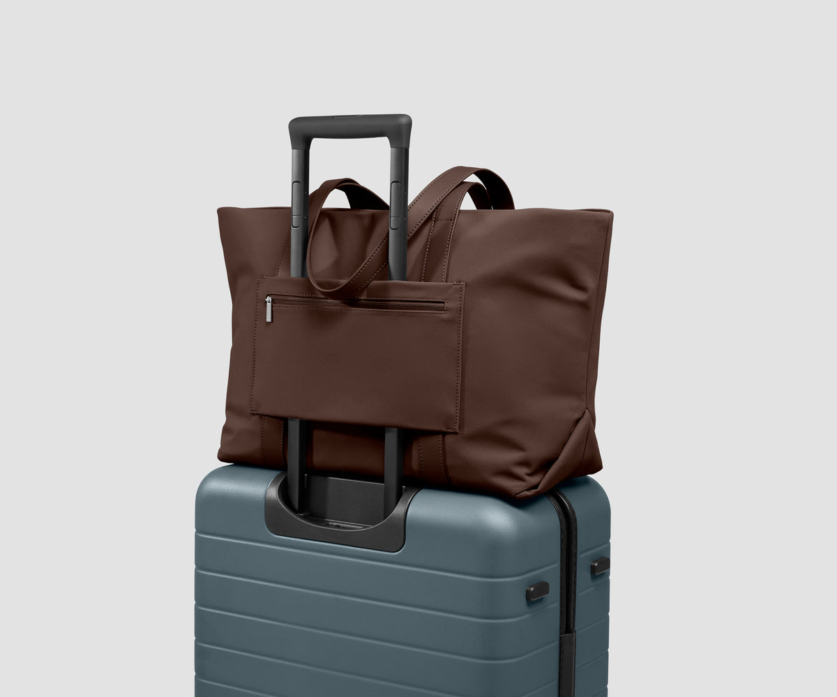 Signature Tote in Chocolate Brown