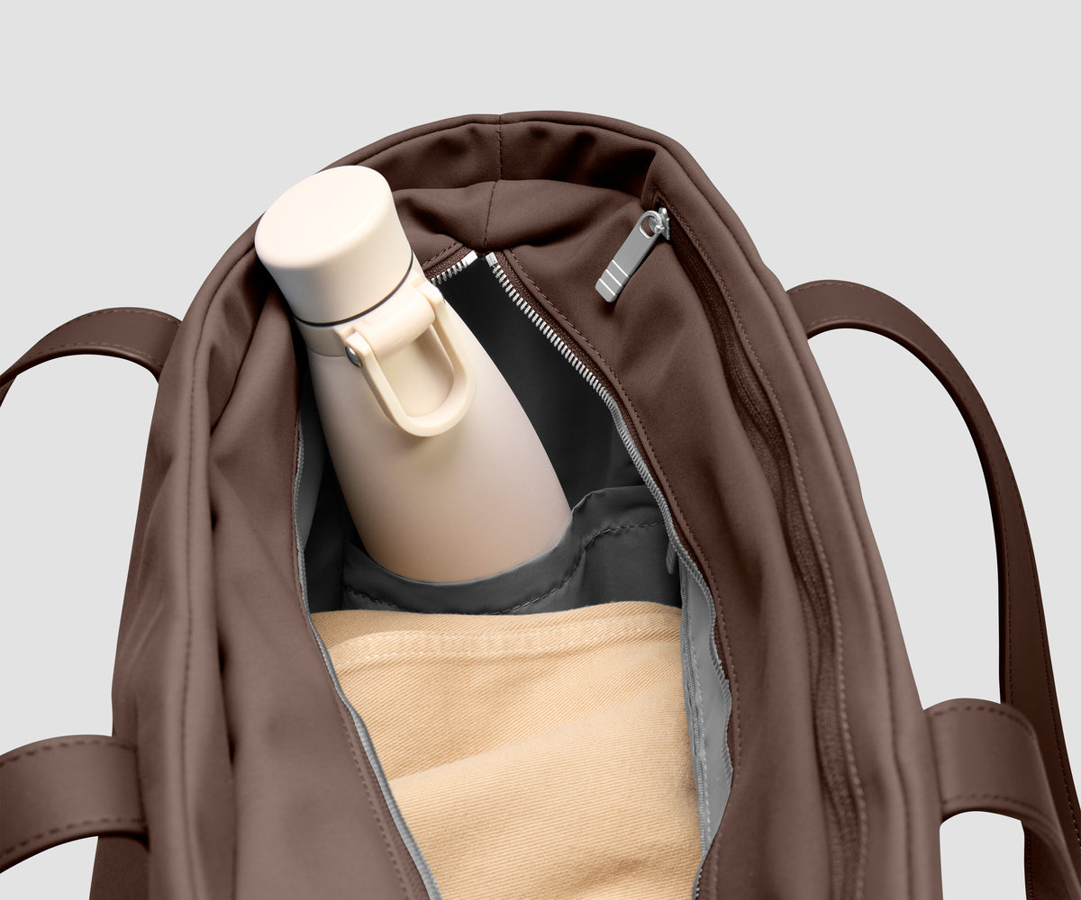 Signature Tote in Chocolate Brown