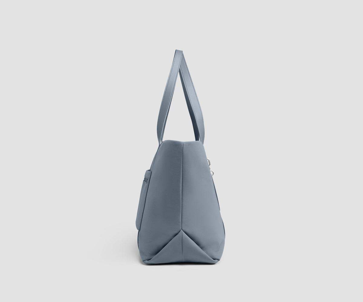 Signature Tote in Coast Blue