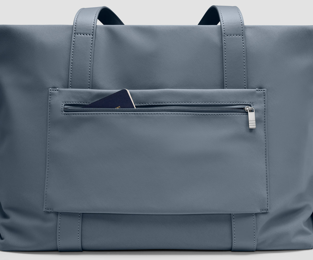 Signature Tote in Coast Blue