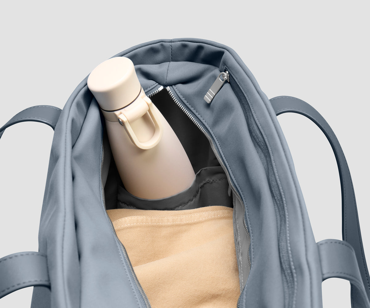 Signature Tote in Coast Blue