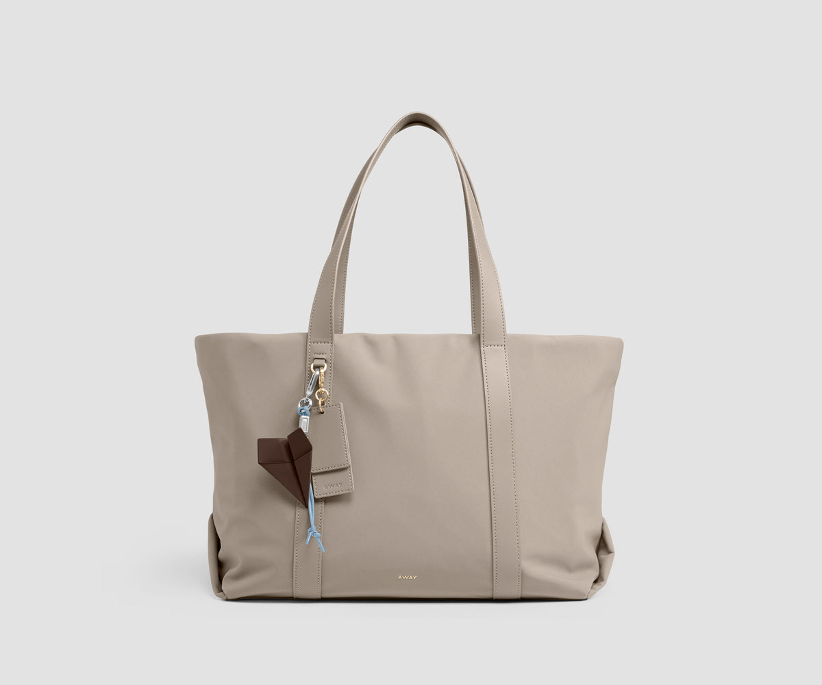 Signature Tote in Dune Taupe