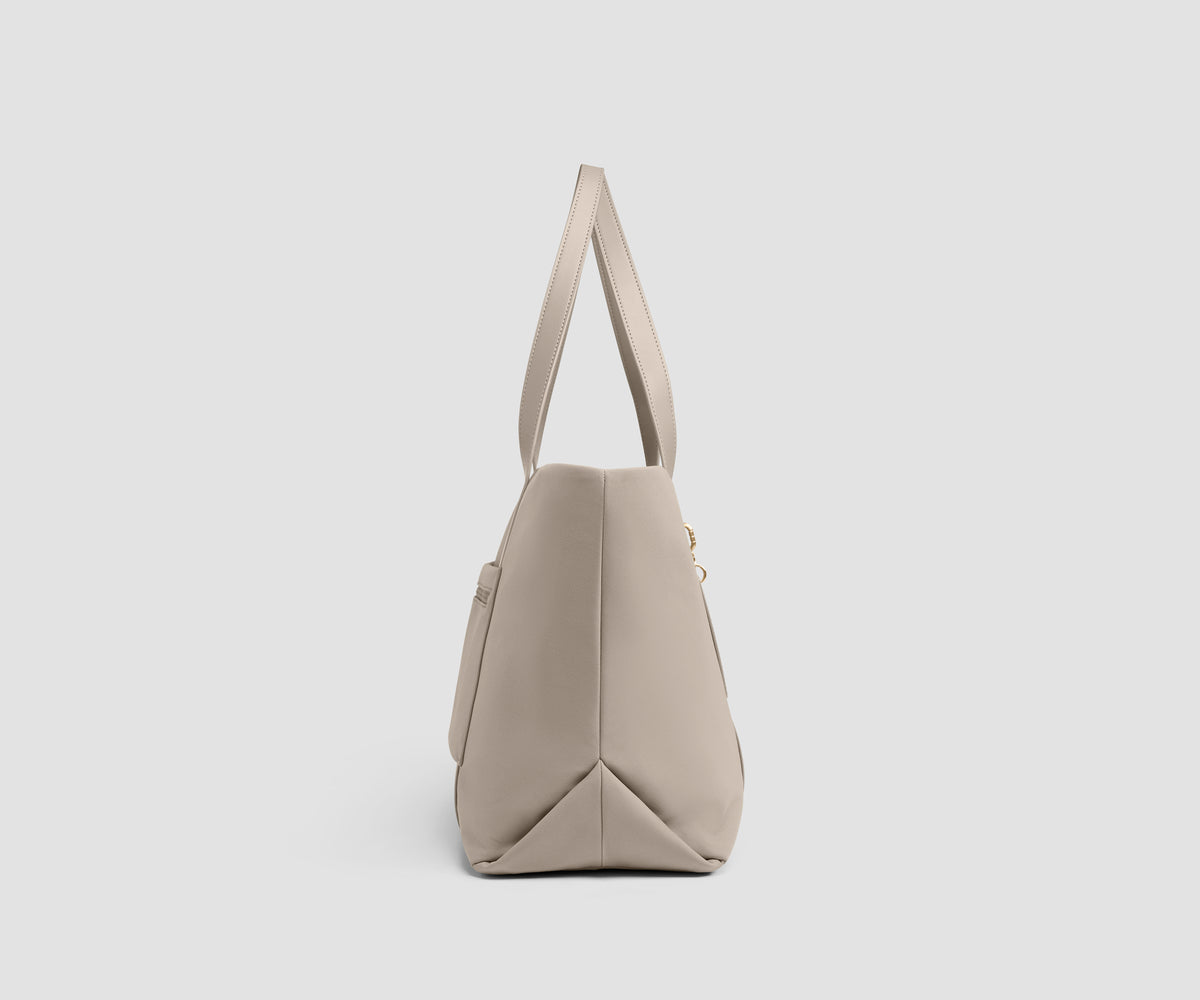 Signature Tote in Dune Taupe