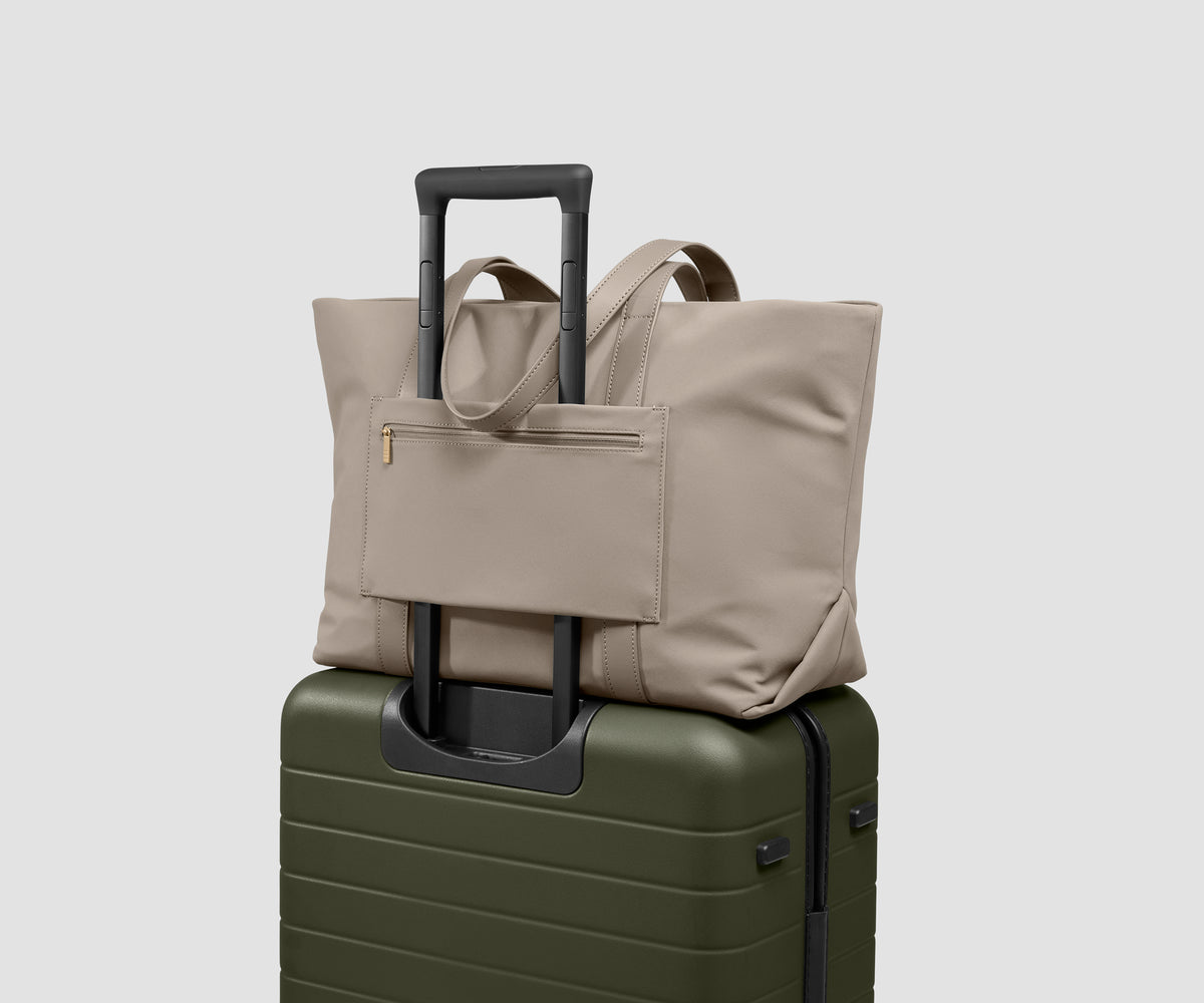 Signature Tote in Dune Taupe