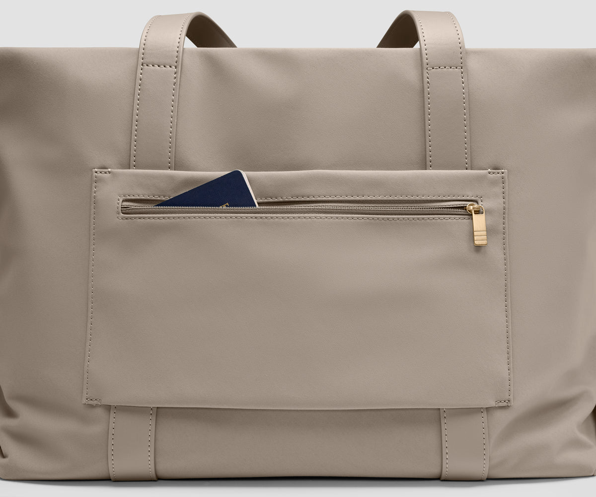 Signature Tote in Dune Taupe
