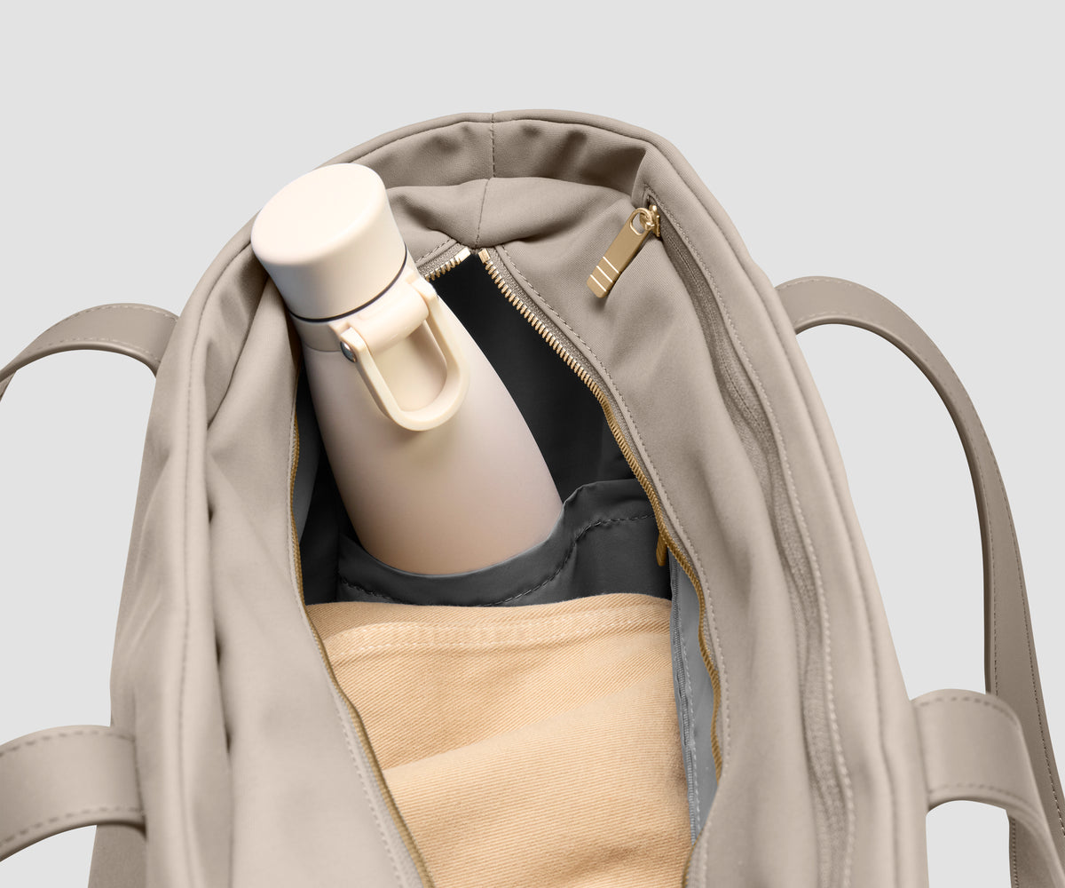 Signature Tote in Dune Taupe