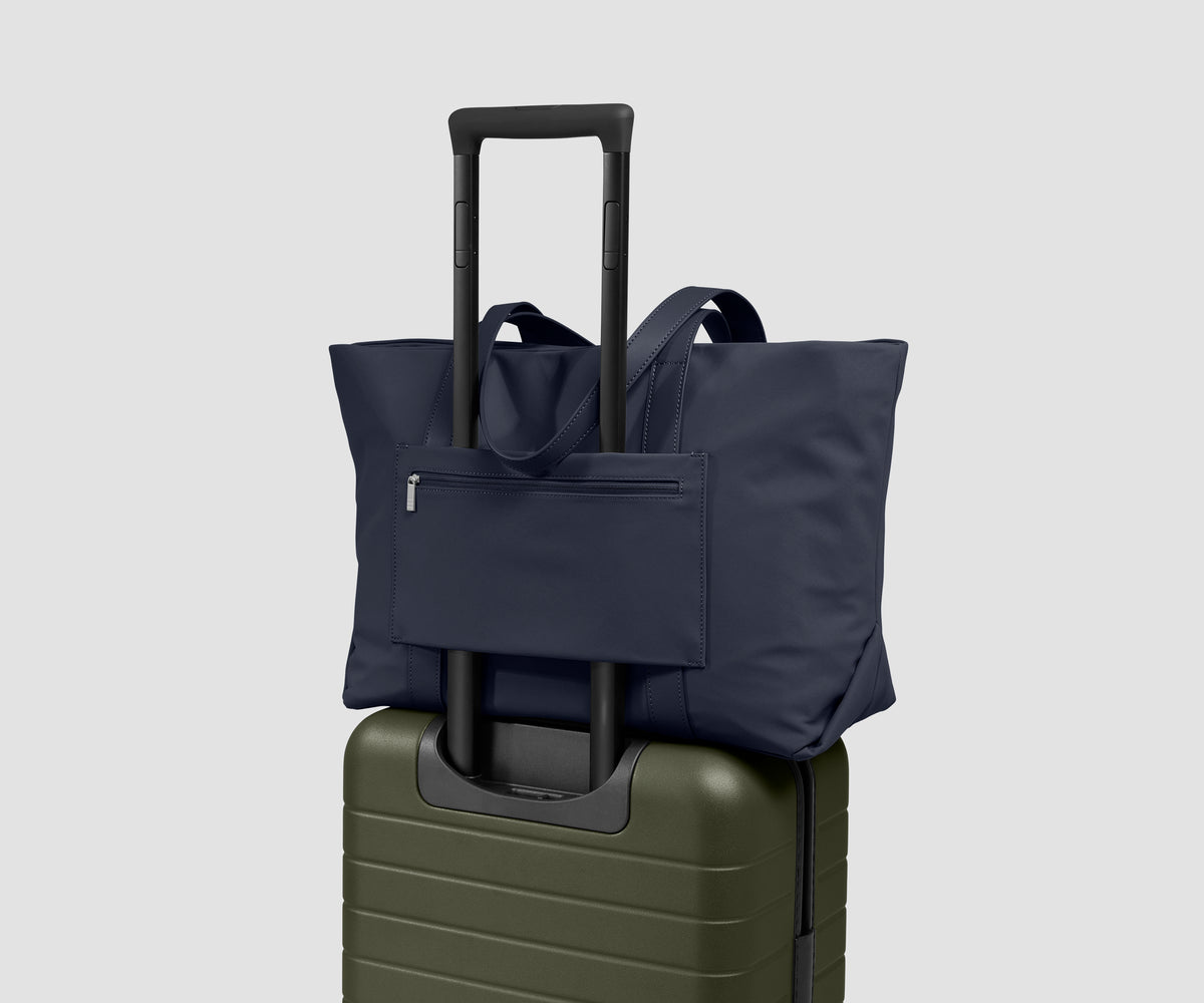 Signature Tote in Navy Blue