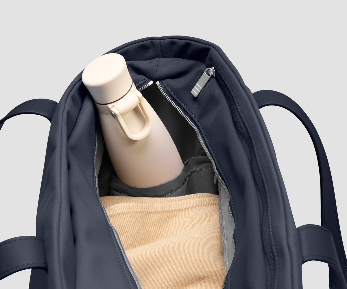 Signature Tote in Navy Blue