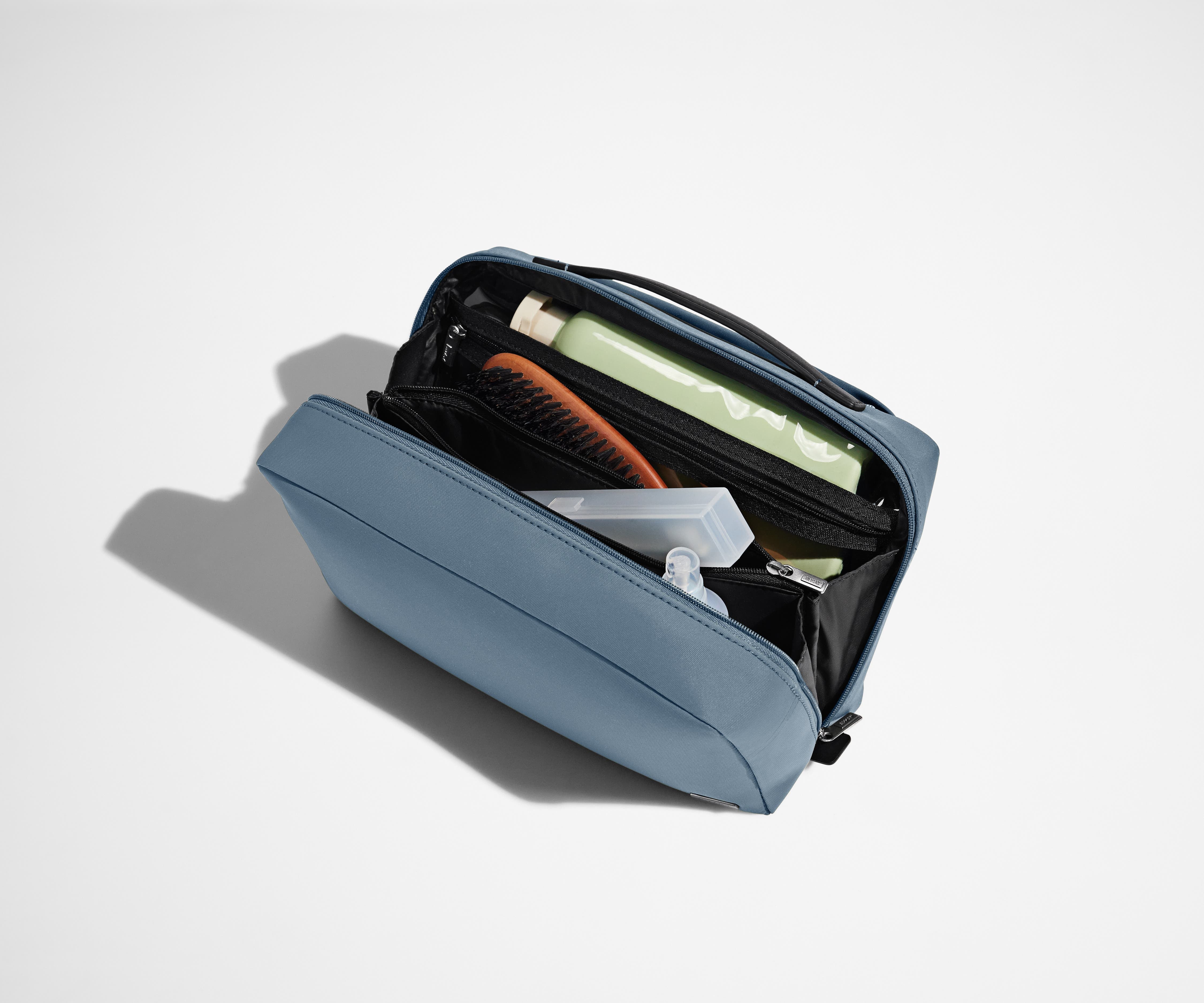 The Large Toiletry Bag in Coast Blue The Large Toiletry Bag in Coast Blue